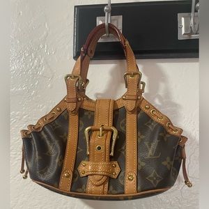 Vintage *AUTHENTIC* Louis Vuitton used, video on descriptions